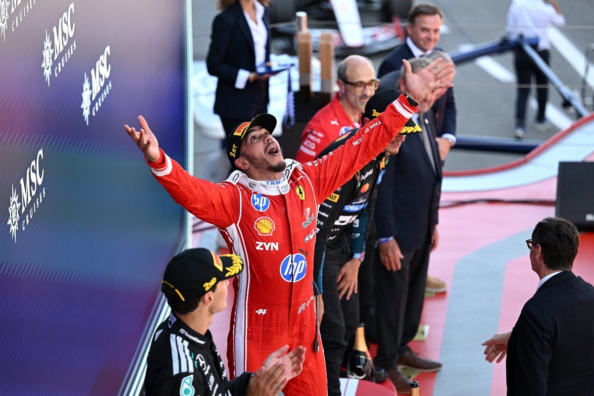 Sainz explica el renacer de Hamilton y se reivindica: "Puedes parecer manco o Dios"