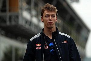 Ferrari da la sorpresa y ficha a Kvyat como piloto de desarrollo