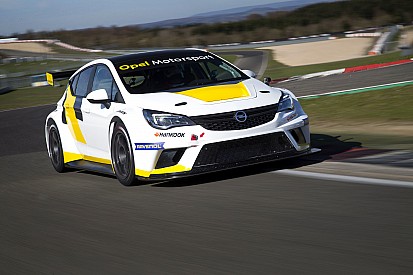 Verspätete Premiere: Neuer Opel vor erstem Einsatz in der TCR Deutschland
