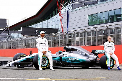 Hamilton en Bottas elke dag in actie tijdens eerste testweek