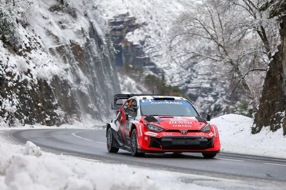 Oliver Solberg Elliott Edmondson, Toyota Gazoo Racing WRT Toyota GR Yaris Rally1
