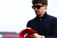 Ferrari muestra sus uniformes para la F1 2026 y genera reacciones entre los fans