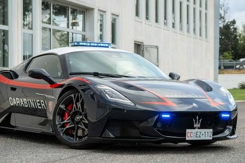 El Maserati MCPURA se transforma en un coche patrulla alucinante