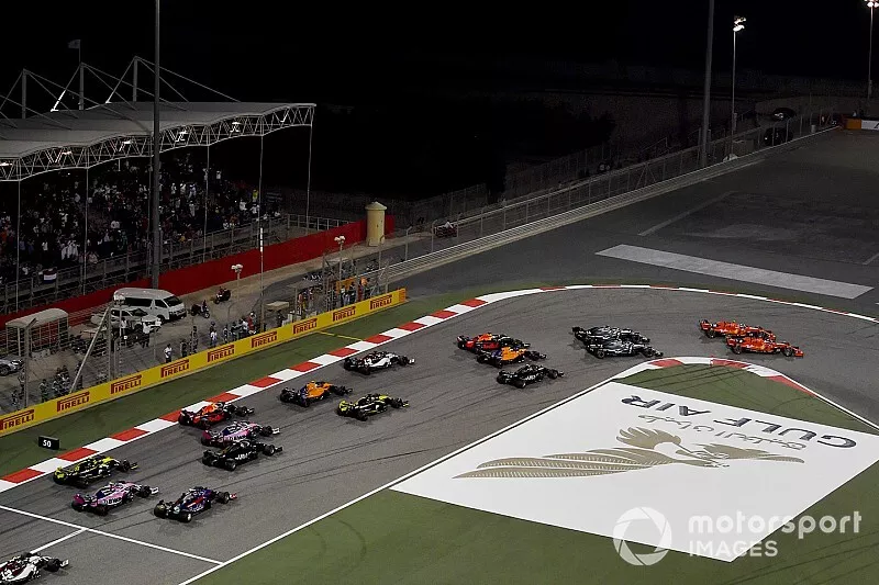 Arrancada Sebastian Vettel, Ferrari, Charles Leclerc, Ferrari  l&iacute;der