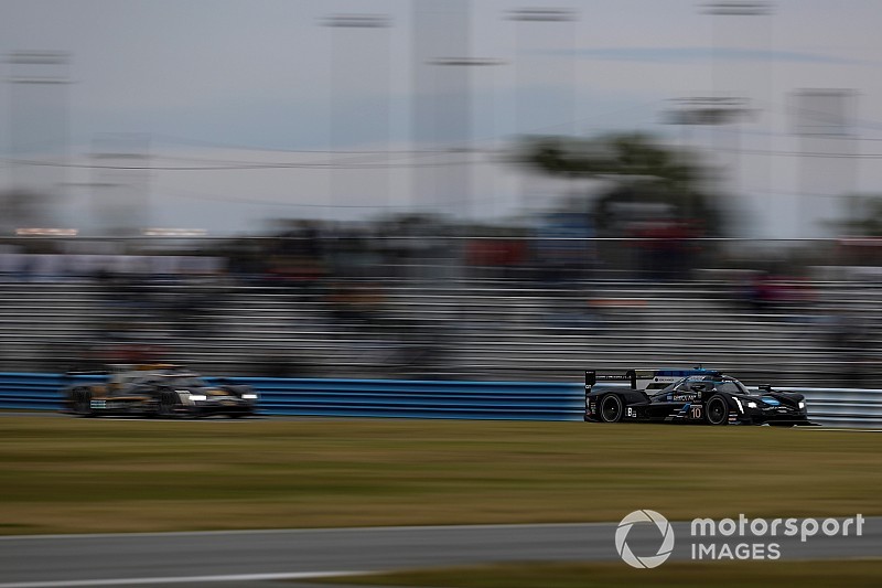 Rolex 24, Hour 22: Alonso leads Nasr before red flag