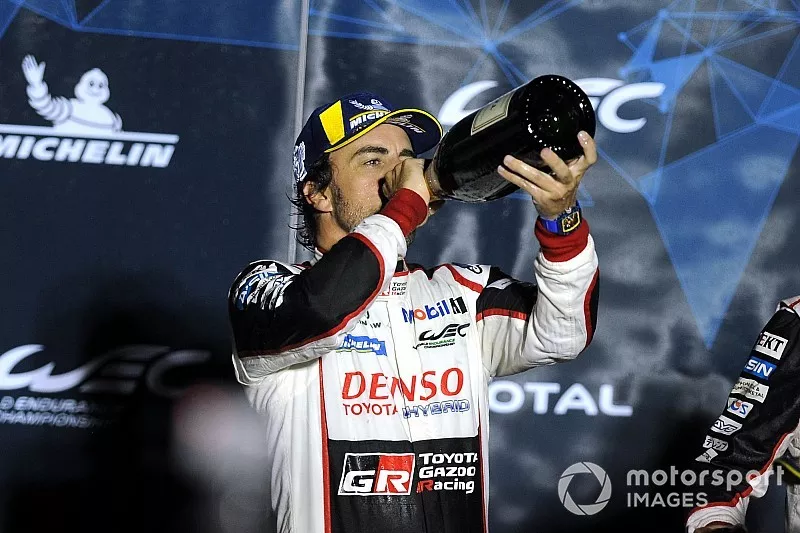 Podio: #8 Toyota Gazoo Racing Toyota TS050: Fernando Alonso