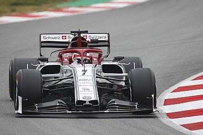 Raikkonen, el más rápido de la sesión matutina en el test de F1 en Barcelona