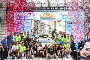 S-CER: 'Cohete' Su&aacute;rez gana el Rally R&iacute;as Baixas y es l&iacute;der antes del par&oacute;n