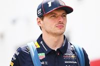 Verstappen ya no quiere hablar de una penalizaci&oacute;n: "Es tan infantil"