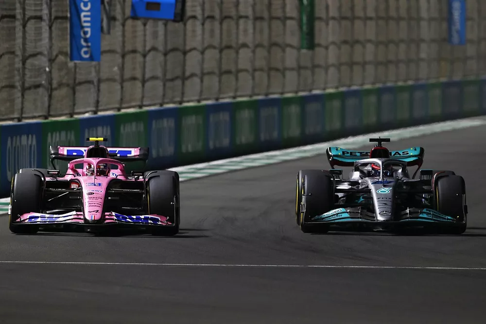 Esteban Ocon, Alpine A522, George Russell, Mercedes W13, Fernando Alonso, Alpine A522
