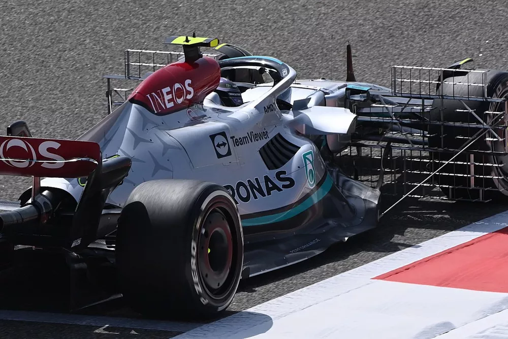 Lewis Hamilton, Mercedes W13, with technical equipment fitted