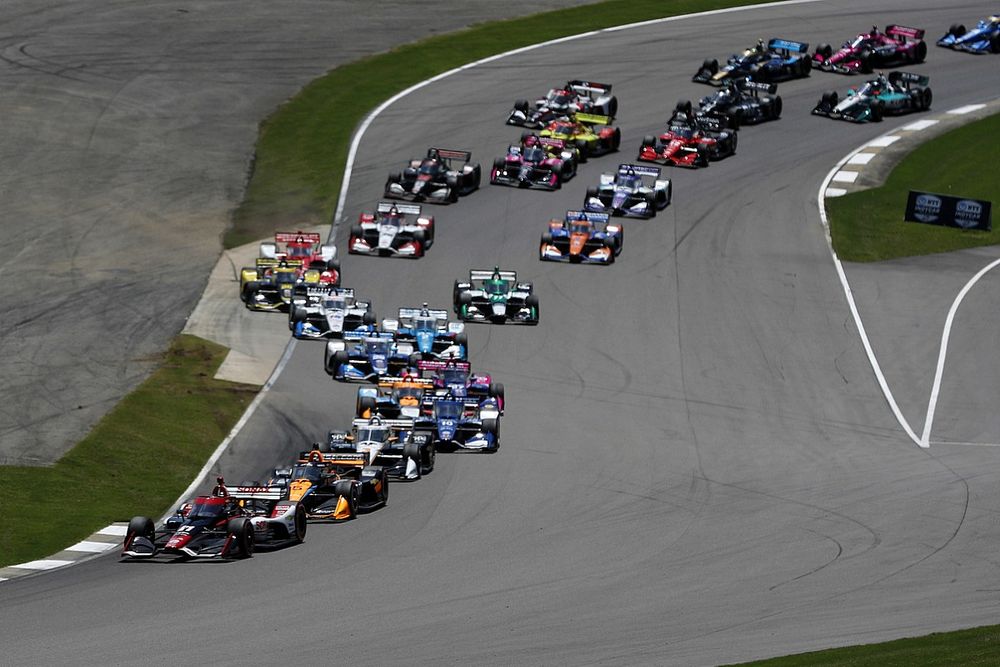 Rinus VeeKay, Ed Carpenter Racing Chevrolet leads at the start