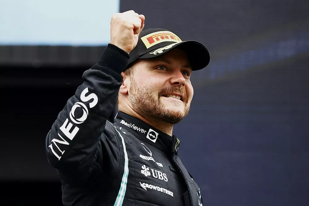 Ganador de la carrera Valtteri Bottas, Mercedes

