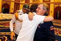 Sainz sobre Alonso: "Los campeones actúan como lo está haciendo él"