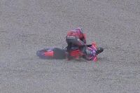 Vídeo: ¡Martín se cae cuando iba a ganar y pierde el liderato del mundial!