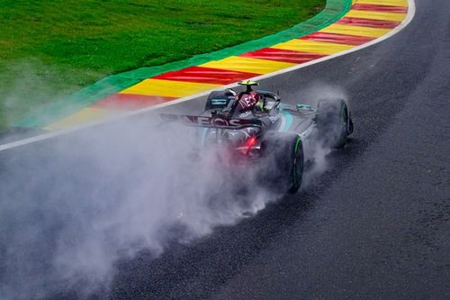 Hamilton echa la culpa a la estrategia de los neumáticos