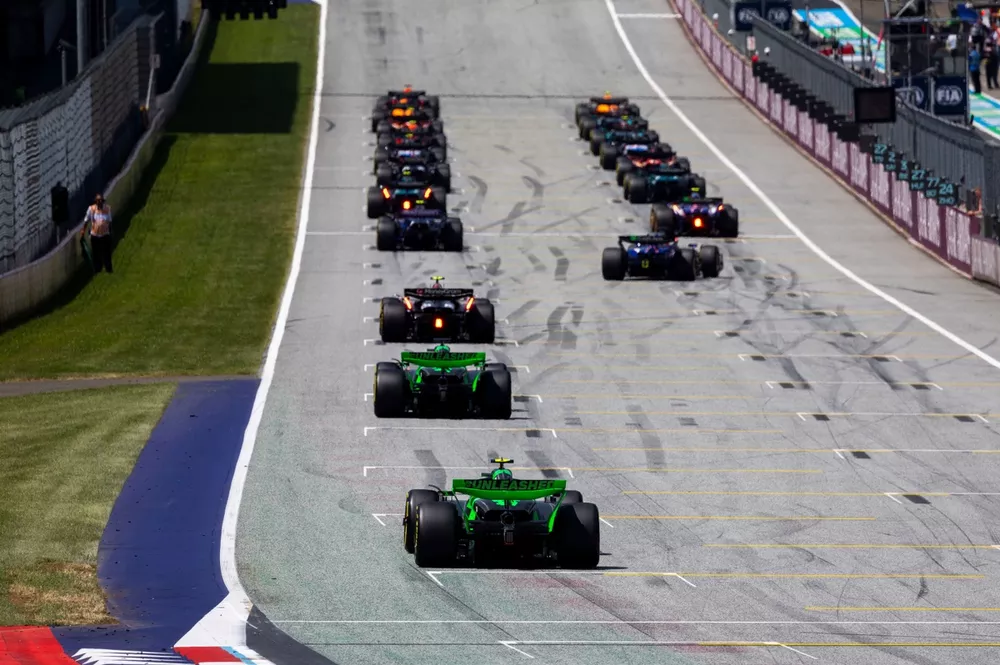 Nico Hulkenberg, Haas VF-24, Valtteri Bottas, Stake F1 Team Kick Sauber C44, and Zhou Guanyu, Stake F1 Team Kick Sauber C44, take their grid spots