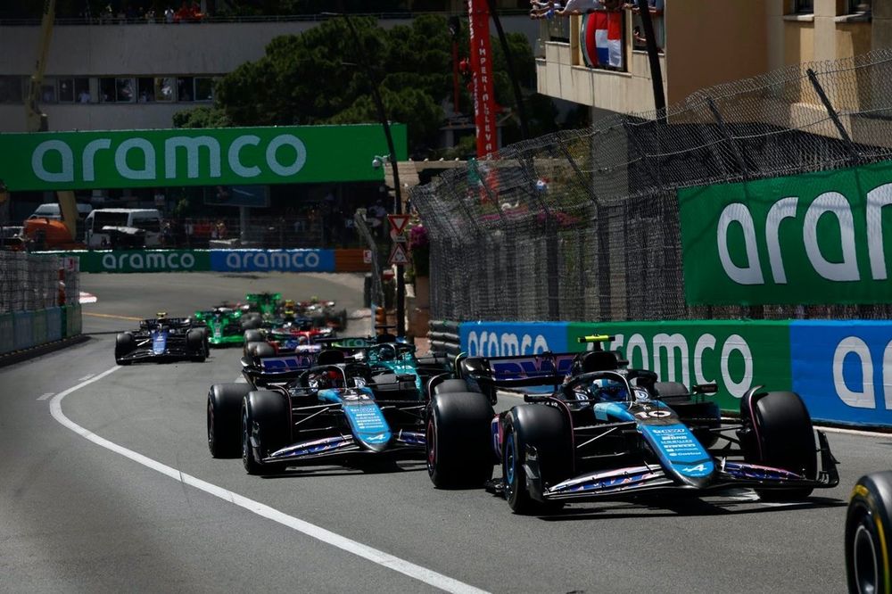 Pierre Gasly, Alpine A524, Esteban Ocon, Alpine A524, Lance Stroll, Aston Martin AMR24