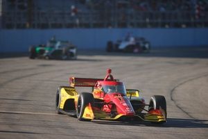 Palou, 19&ordm;, salva el liderato en Milwaukee tras problemas de Power; gana McLaughlin