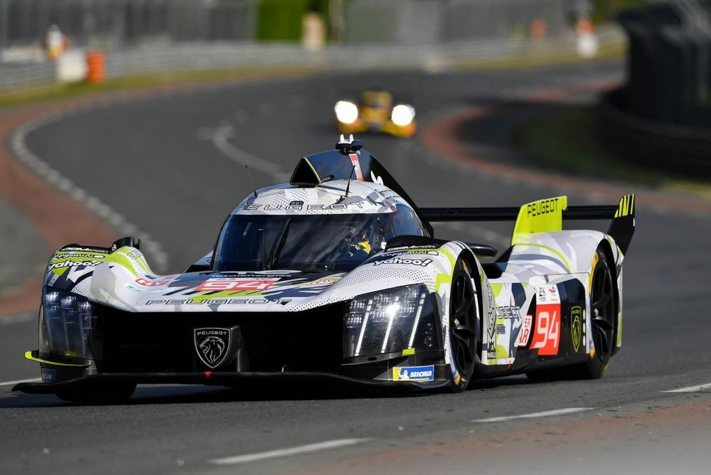#94 Peugeot Totalenergies Peugeot 9X8: Stoffel Vandoorne, Paul Di Resta, Loic Duval