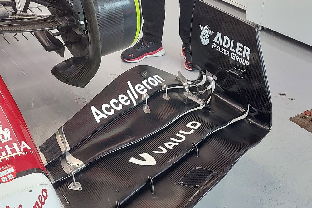 Detalle del aler&oacute;n delantero del Alfa Romeo C42 
