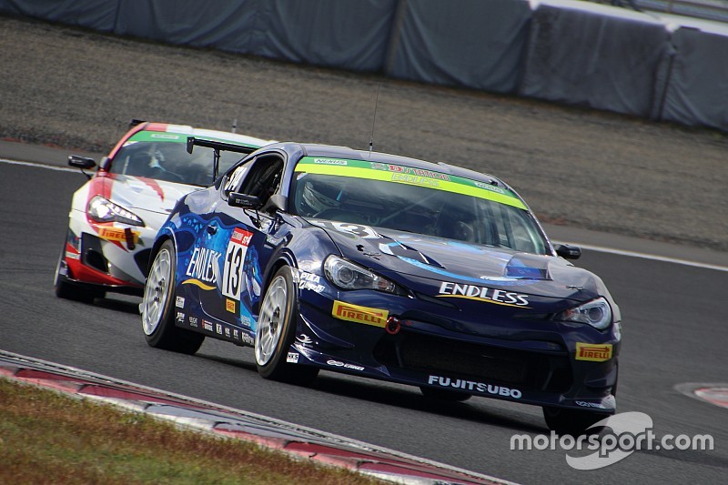 グループ2決勝:ST-4は13号車エンドレス86が2年ぶりの優勝