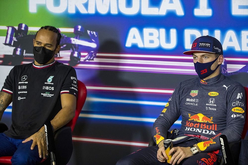 Lewis Hamilton, Mercedes, pole man Max Verstappen, Red Bull Racing