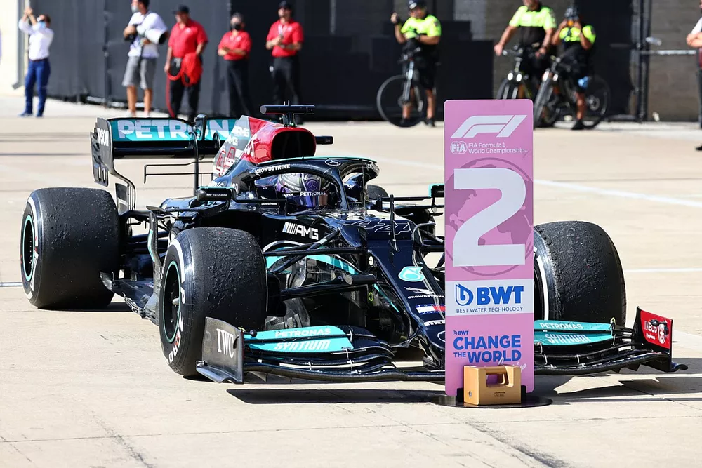Lewis Hamilton, Mercedes W12, 2&ordf; posici&oacute;n, llega al Parc Ferme