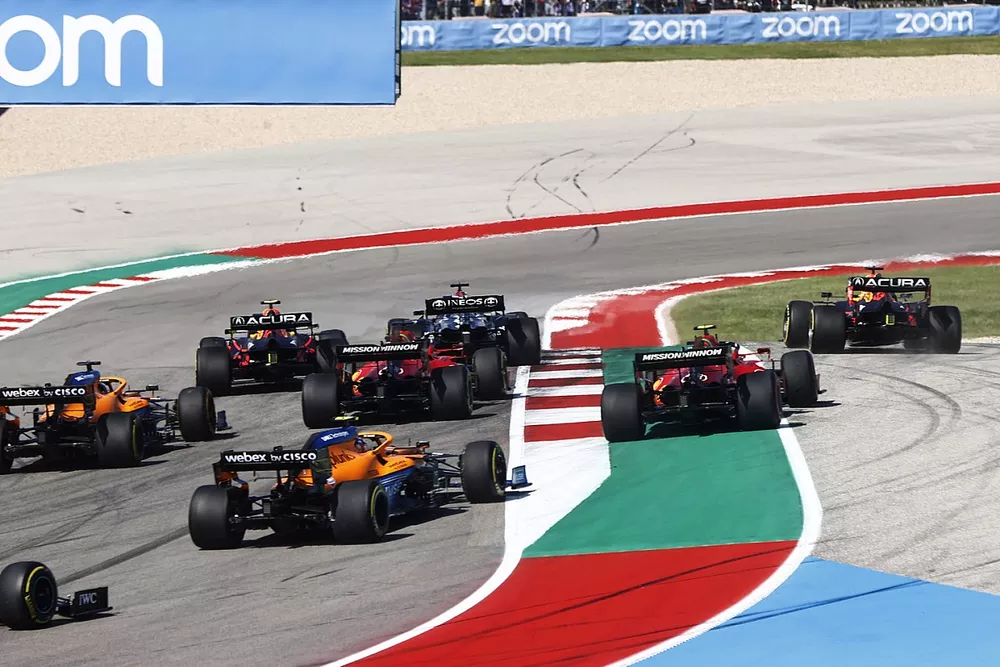 Lewis Hamilton, Mercedes W12, Max Verstappen, Red Bull Racing RB16B, Sergio Perez, Red Bull Racing RB16B, Charles Leclerc, Ferrari SF21, Carlos Sainz Jr., Ferrari SF21, Daniel Ricciardo, McLaren MCL35M, and Lando Norris, McLaren MCL35M, at the start
