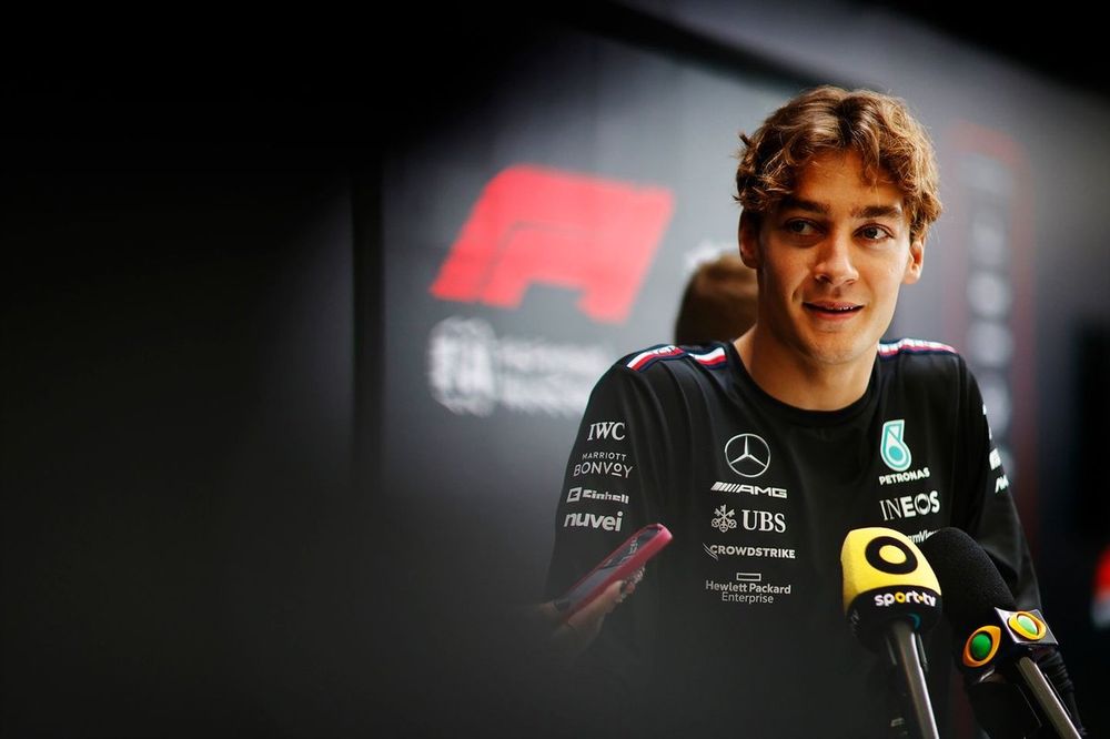 George Russell, Mercedes-AMG, habla con la prensa 