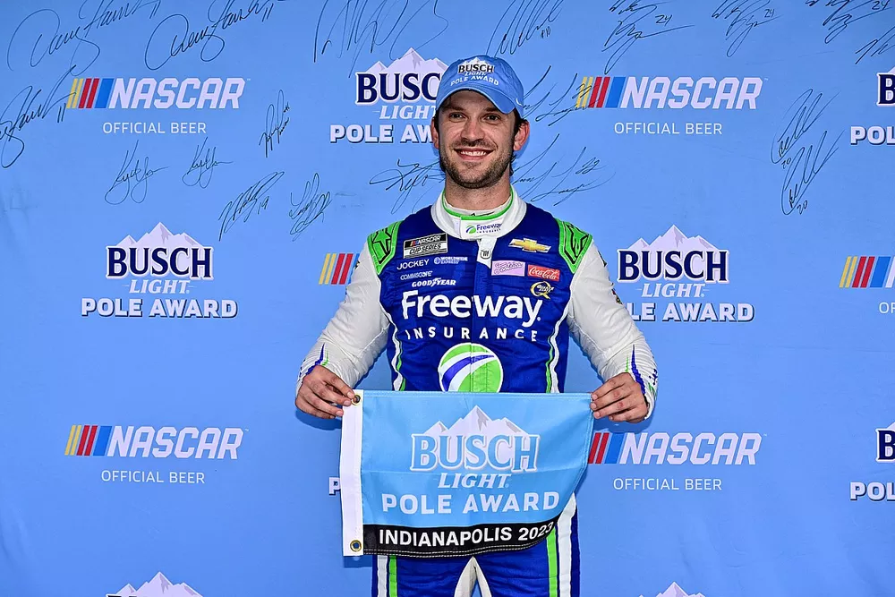 Daniel Suarez, Trackhouse Racing, Freeway.com Chevrolet Camaro, autor de la pole position.