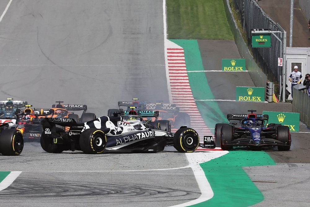 Pierre Gasly, AlphaTauri AT03, spins at the start