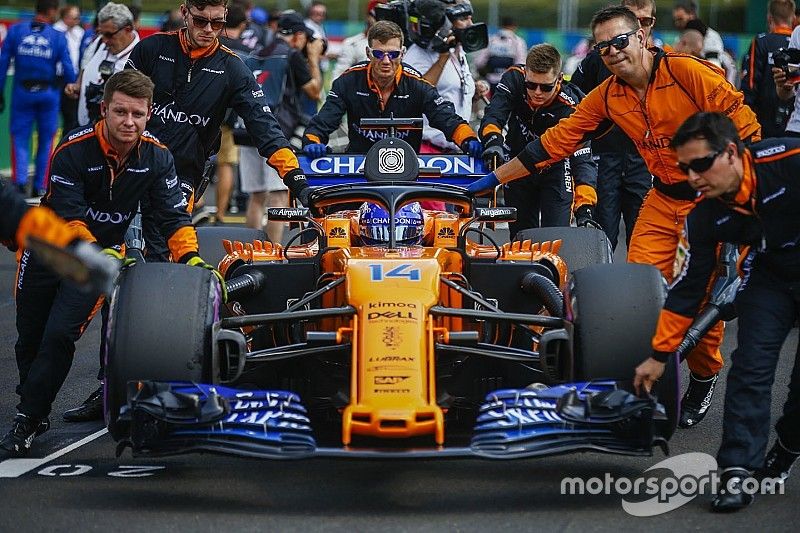 Fernando Alonso, McLaren MCL33 arrives on the grid