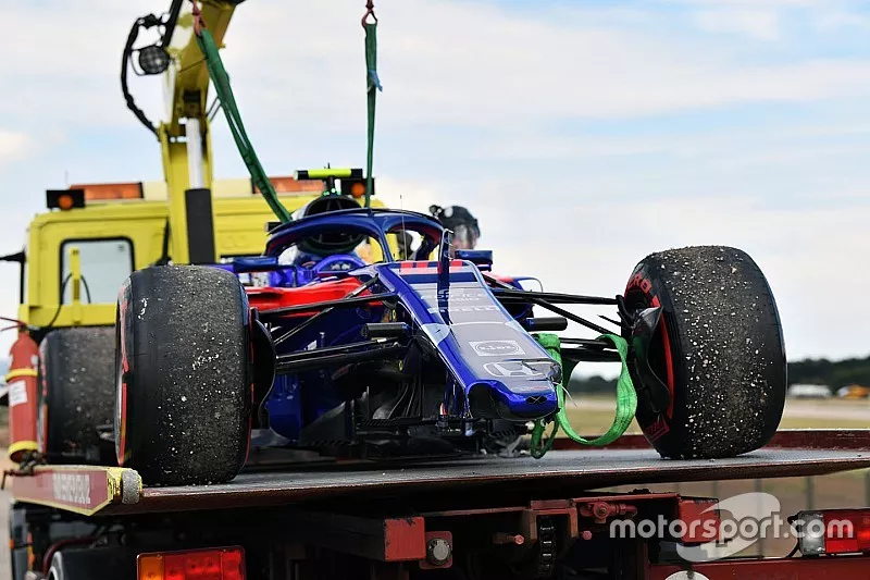 El coche accidentado de Pierre Gasly, Scuderia Toro Rosso STR13