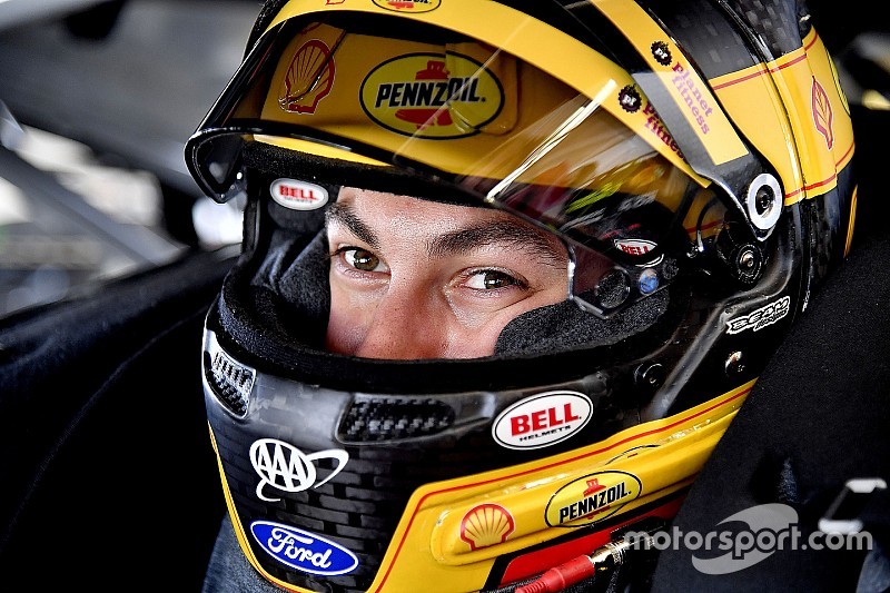 Joey Logano leads Daytona Clash practice, four cars wreck