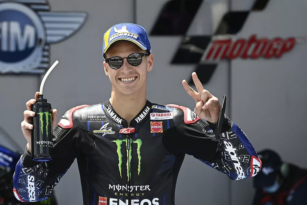 L'auteur de la pole position Fabio Quartararo, Yamaha Factory Racing