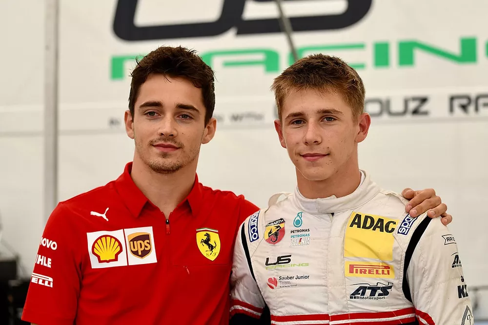Charles Leclerc, Ferrari, en zijn broer, Sauber Junior Team F4-coureur Arthur Leclerc