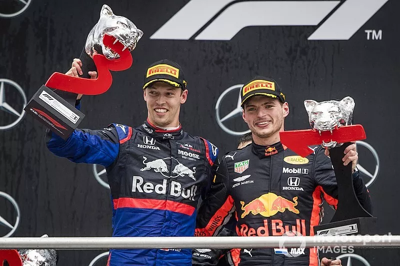 P3 Daniil Kvyat, Toro Rosso en racewinnaar Max Verstappen, Red Bull Racing