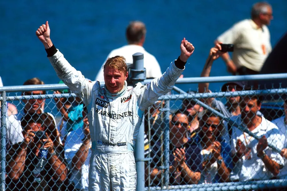 Winner Mika Hakkinen, Mclaren  MP4-14