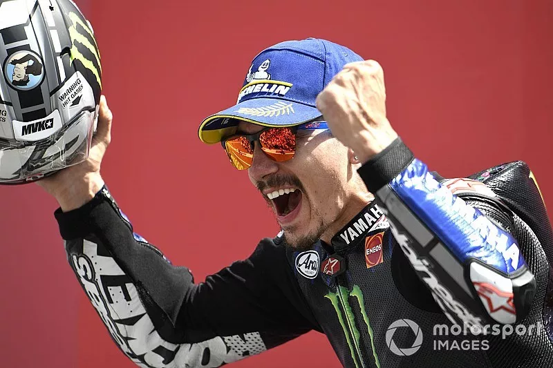 Podio: Maverick Vi&ntilde;ales, ganador de la carrera, Yamaha Factory Racing