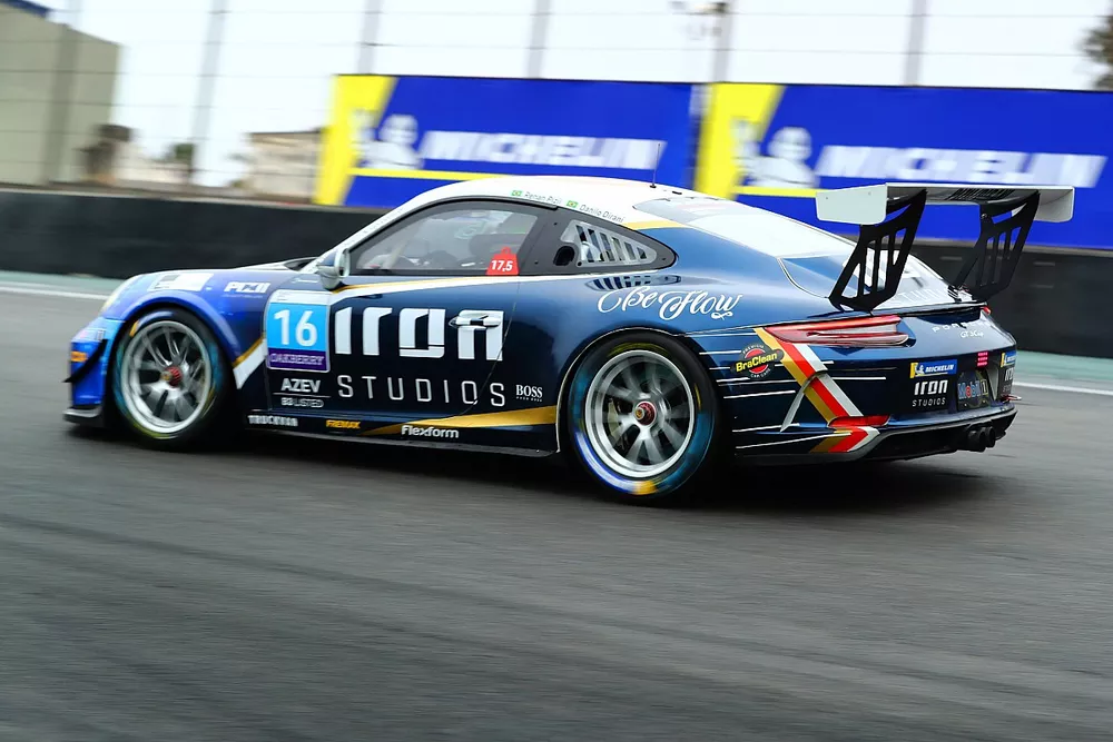 Carro de Renan Pizii e Danilo Dirani