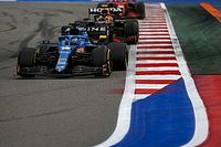 F1 - Alonso elogia Alpine competitiva em Sochi, mas lamenta perda de pódio: "Nunca temos sorte"