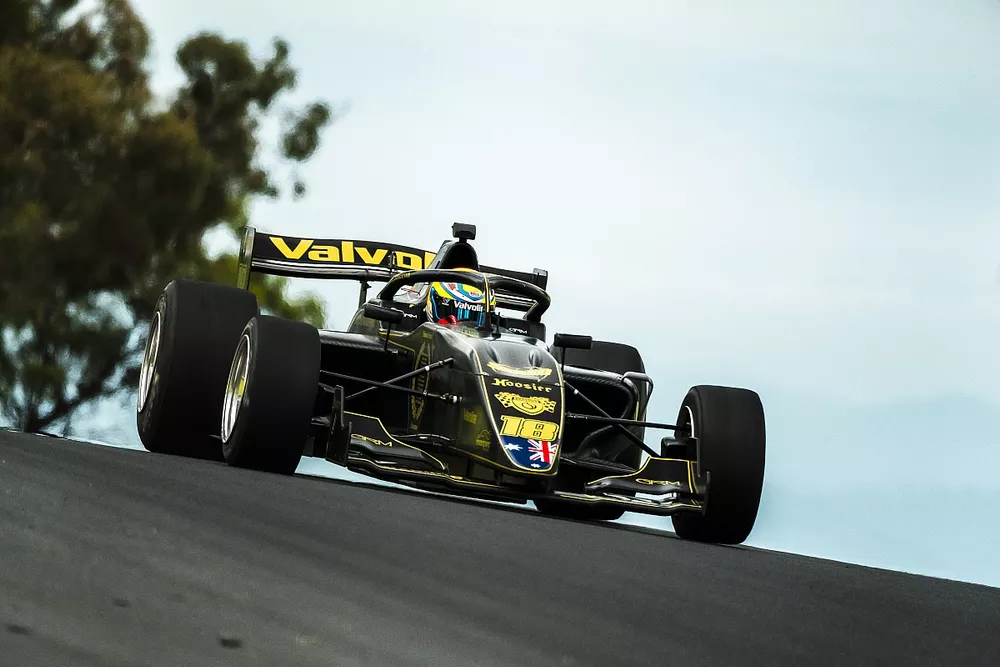 Aaron Cameron, Garry Rogers Motorsport