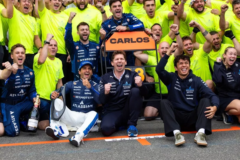 Carlos Sainz, Williams, Alexander Albon, Williams, James Vowles, Team Principal, Williams