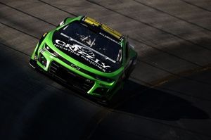 A.J. Allmendinger sorprende en Bristol con su primera pole position en más de 10 años