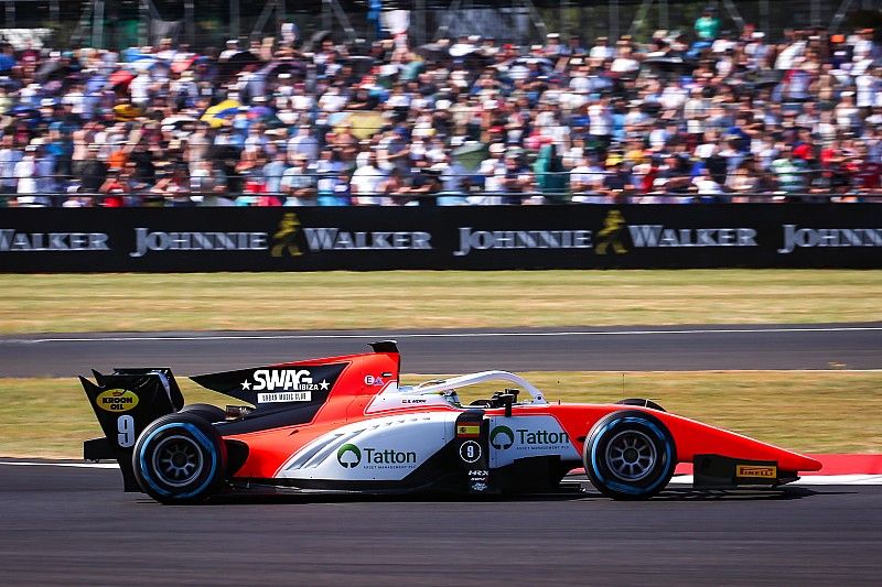 Roberto Merhi, con su nuevo patrocinador Swag Ibiza Urban Music