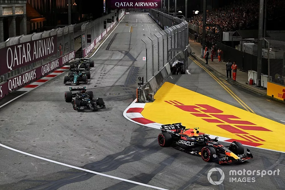 Sergio Perez, Red Bull Racing RB19, George Russell, Mercedes F1 W14, Lance Stroll, Aston Martin AMR23, Lewis Hamilton, Mercedes F1 W14