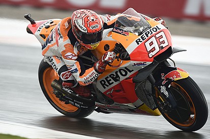 MotoGP, Valencia, Warm-Up: Marquez rifila quasi un secondo a tutti sul bagnato