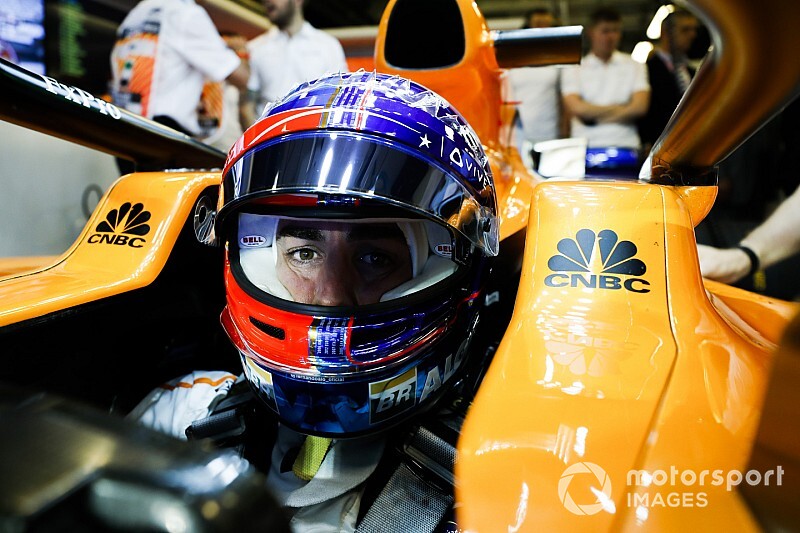 Alonso, sonrojado ante tanto homenaje: