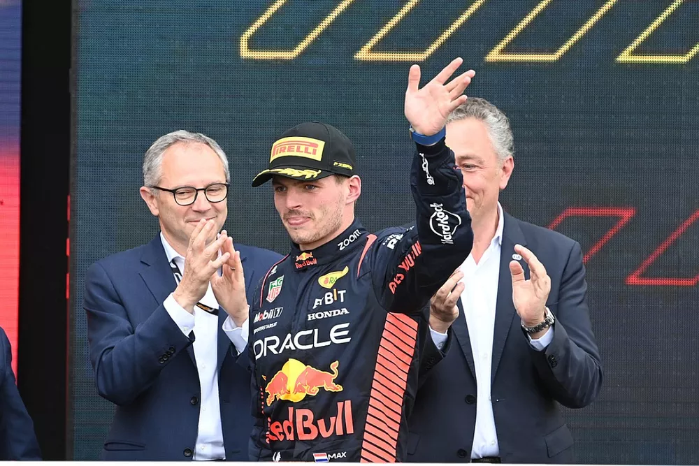 Max Verstappen, Red Bull Racing, 1&deg; posizione, arriva sul podio